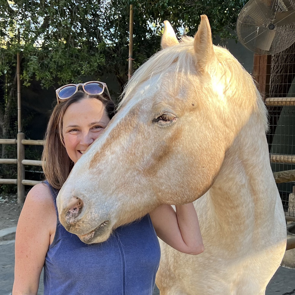 Read more about the article Sun 3pm (20min): What Is It Like to Have A Heart to Heart With Your Animals with Amberly Livengood