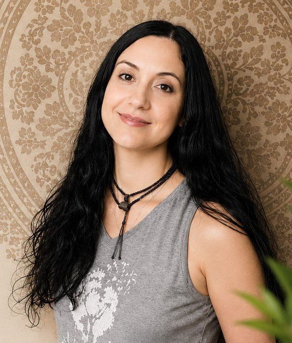 Read more about the article Sun 3:30pm (45min Workshop): Prana Unlocked: Channeling Strength Through Intelligent Asana Yoga with Cole Favuzzi